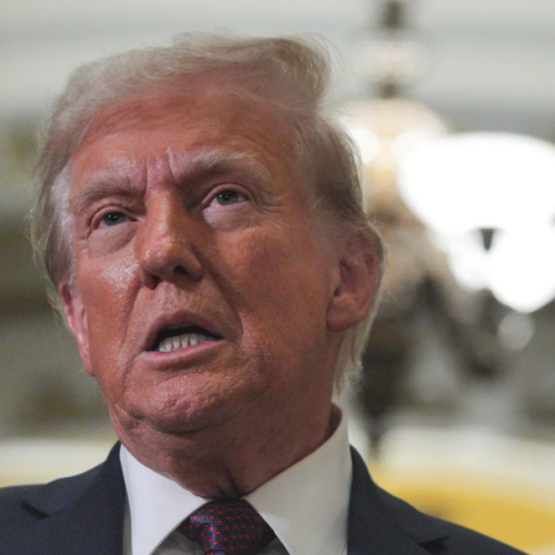 Os primeiros atos de Trump após assumir a presidência nesta segunda (20)