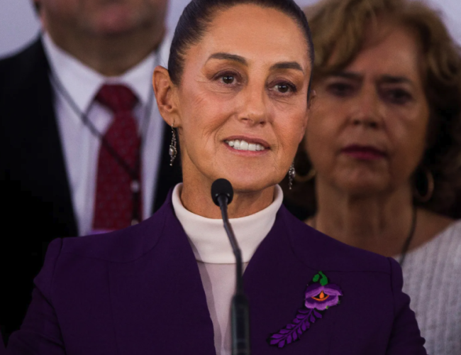 Presidente do México anuncia “pausa” de um mês nas tarifas impostas por Trump