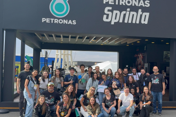 Jovens aprendizes da Espro vivenciam cobertura jornalística no Festival Interlagos 2025 a convite da PETRONAS