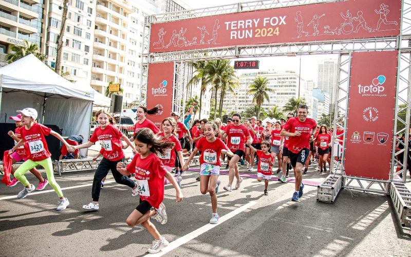 Maple Bear realiza corrida solidária em Copacabana em prol da luta contra o câncer